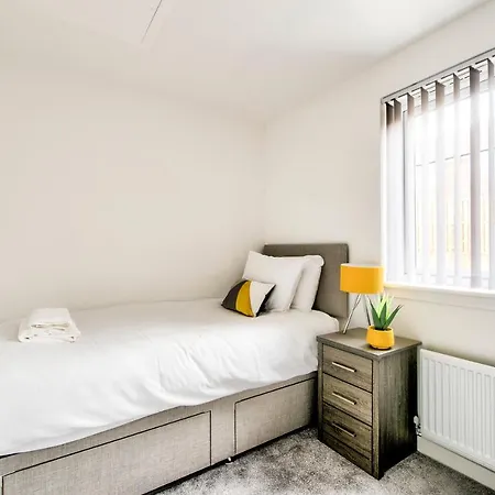 2-Bedroom Holiday Home With Private Garden & Parking Edinburgh Exterior photo